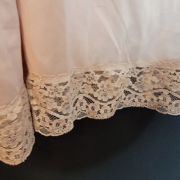 Vintage Slip Long Vasarette Beige Tan lace Trim Size Med Elastic Stretched Out - Picture 2 of 5